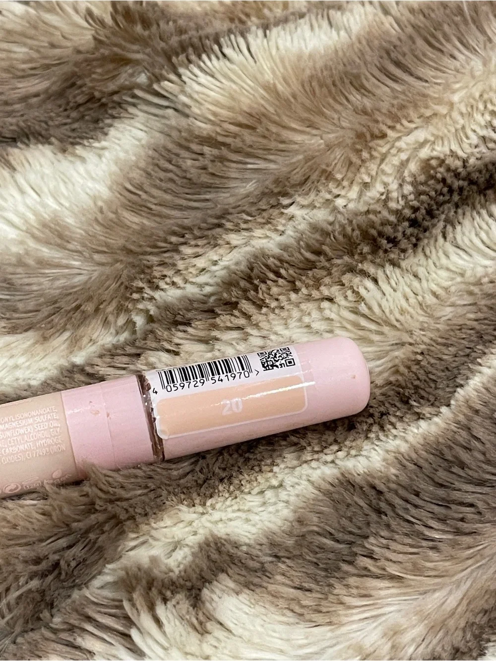 Essence Silky Blur Hydrating Longwear Concealer in Shade 20
